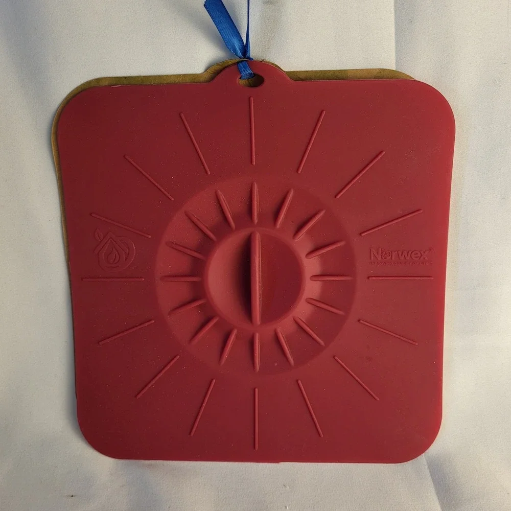 Norwex NEW Silicone Lid Square Pomegranate 9